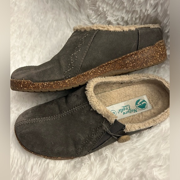 Women’s slip on shoes - Picture 3 of 7